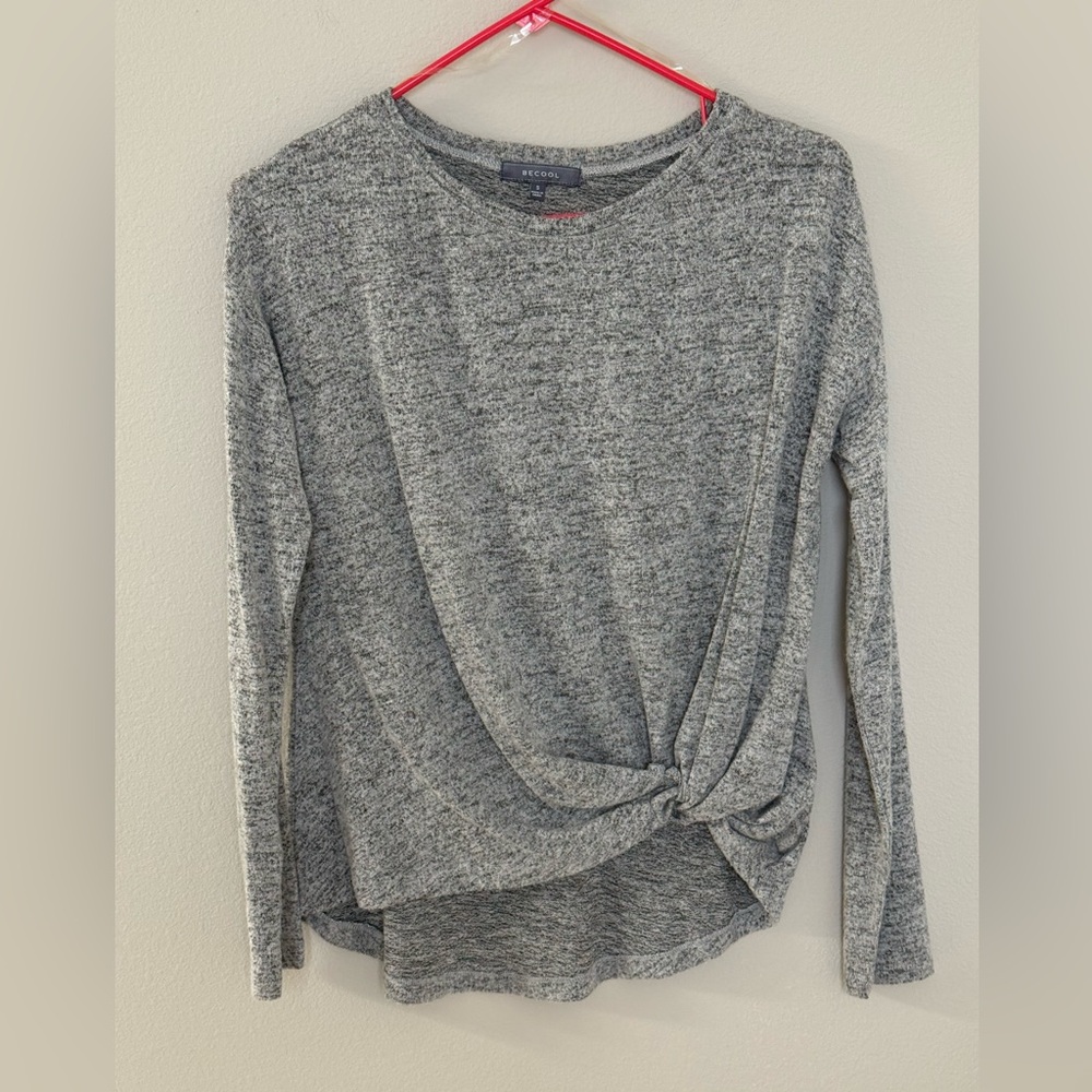 Women’s Size S Lightweight Heather Gray Sweater